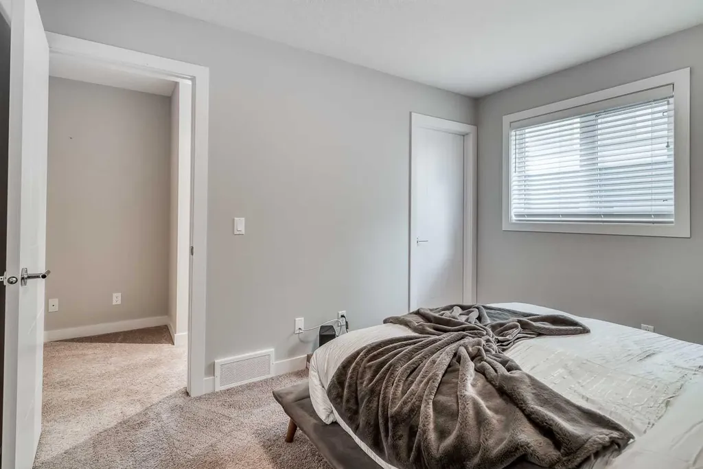 2428 30 Street SW Calgary AB T3E 2M1