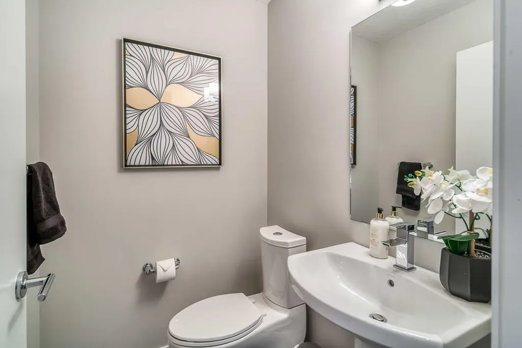 2428 30 Street SW Calgary AB T3E 2M1