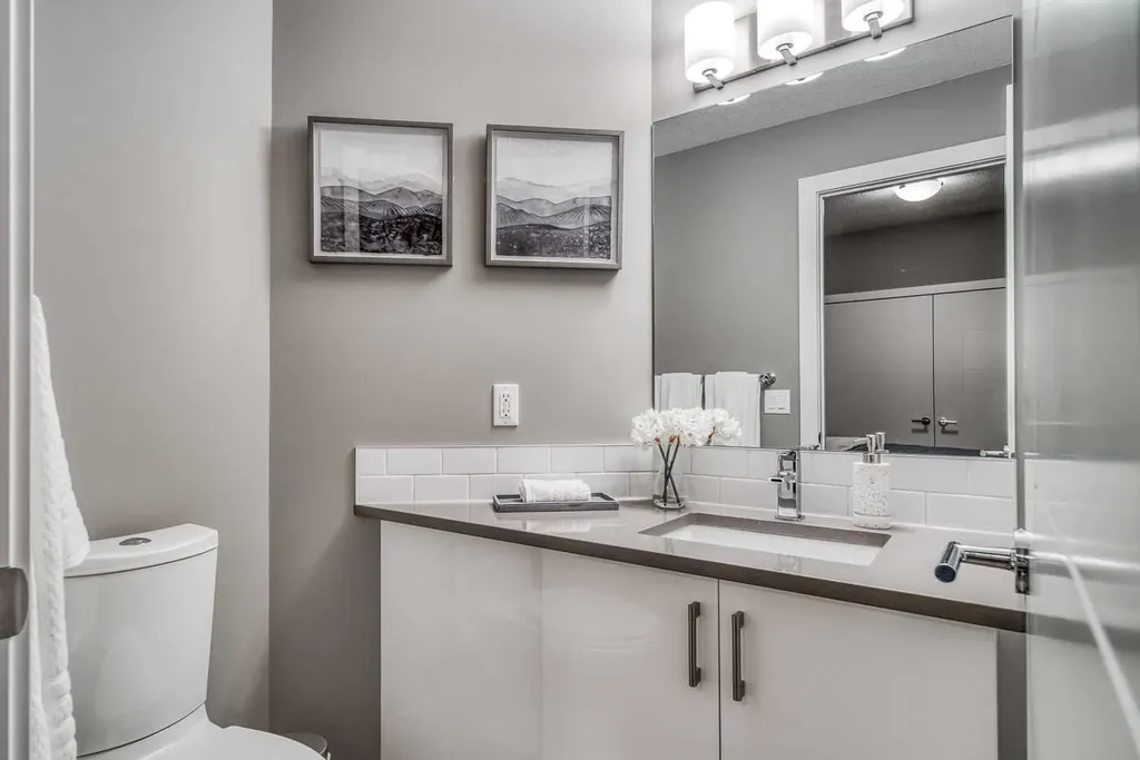 2428 30 Street SW Calgary AB T3E 2M1
