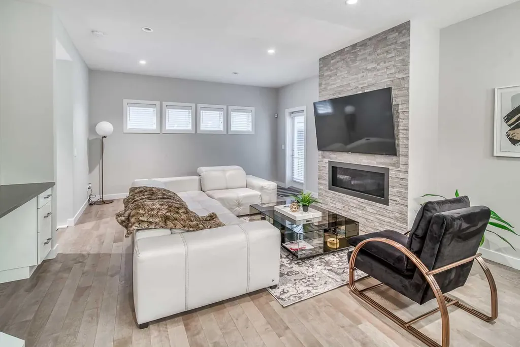 2428 30 Street SW Calgary AB T3E 2M1