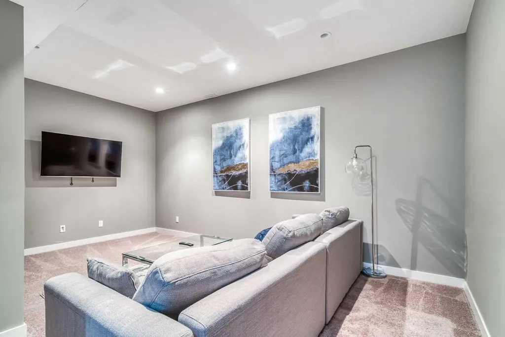 2428 30 Street SW Calgary AB T3E 2M1