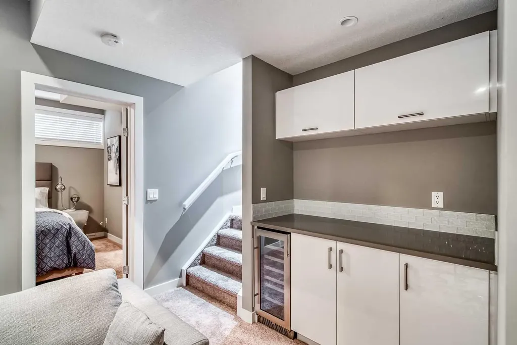 2428 30 Street SW Calgary AB T3E 2M1