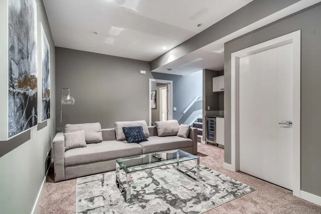 2428 30 Street SW Calgary AB T3E 2M1