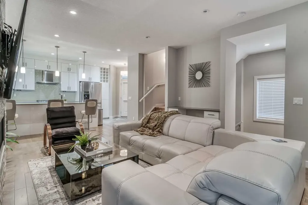2428 30 Street SW Calgary AB T3E 2M1