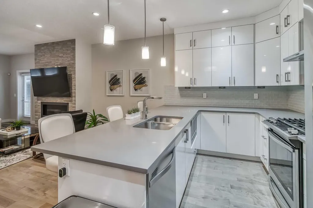 2428 30 Street SW Calgary AB T3E 2M1