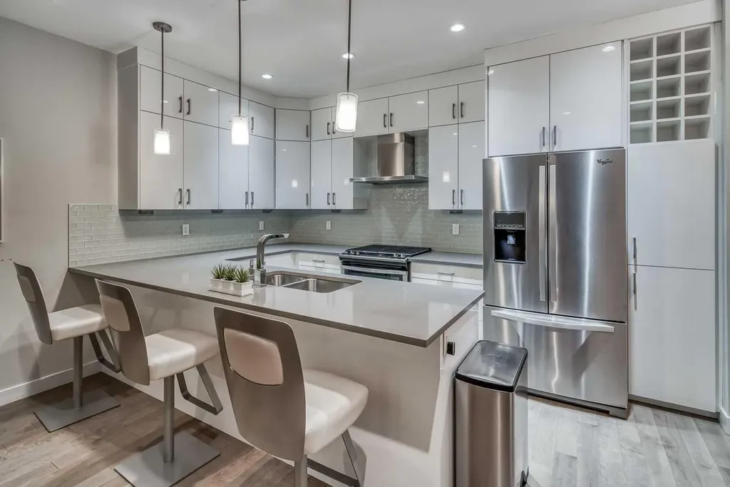 2428 30 Street SW Calgary AB T3E 2M1