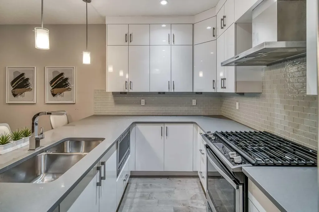 2428 30 Street SW Calgary AB T3E 2M1