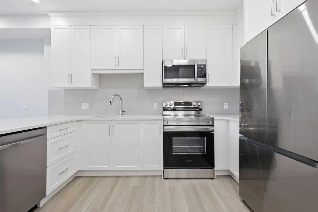 81 Arbour Lake View NW Calgary AB T3G0H4