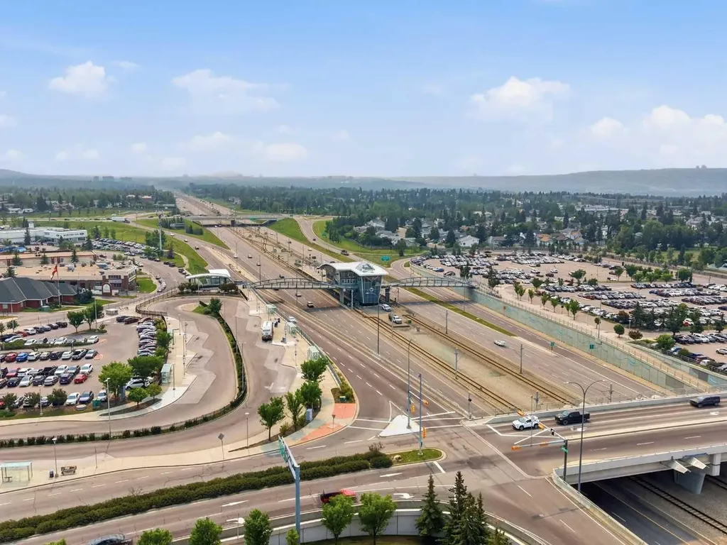 81 Arbour Lake View NW Calgary AB T3G0H4