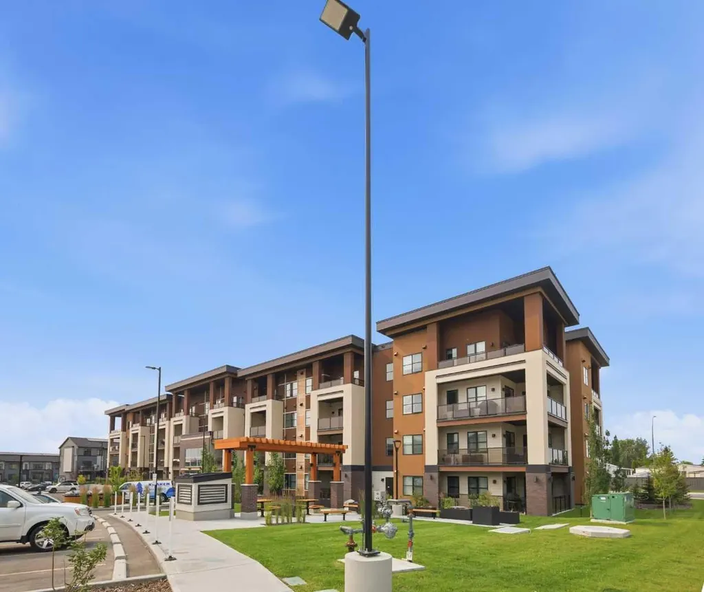 81 Arbour Lake View NW Calgary AB T3G0H4