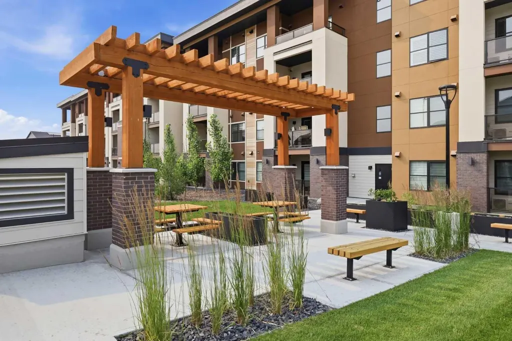 81 Arbour Lake View NW Calgary AB T3G0H4