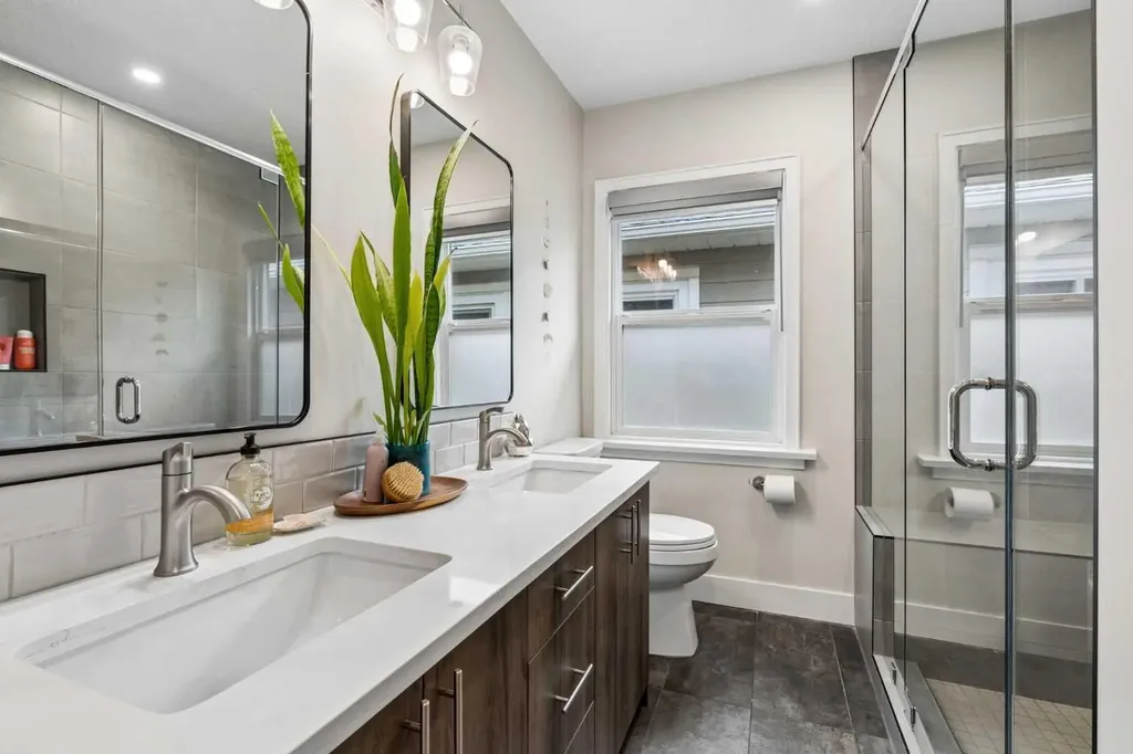 1414A 8 Avenue SE Calgary AB T2G0N3
