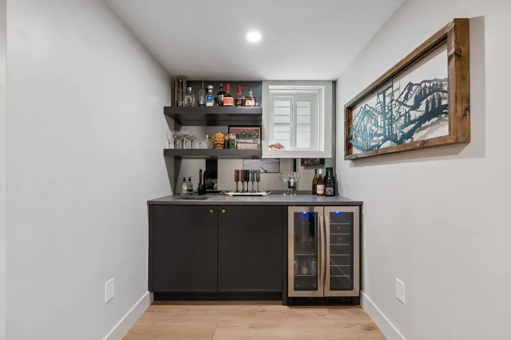 1414A 8 Avenue SE Calgary AB T2G0N3