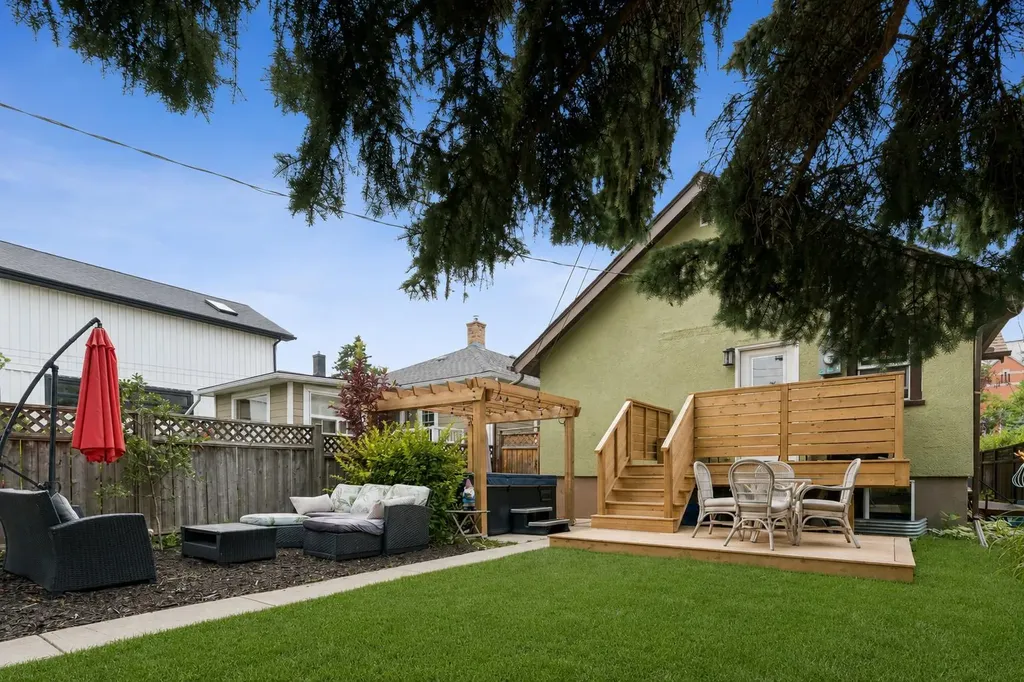1414A 8 Avenue SE Calgary AB T2G0N3