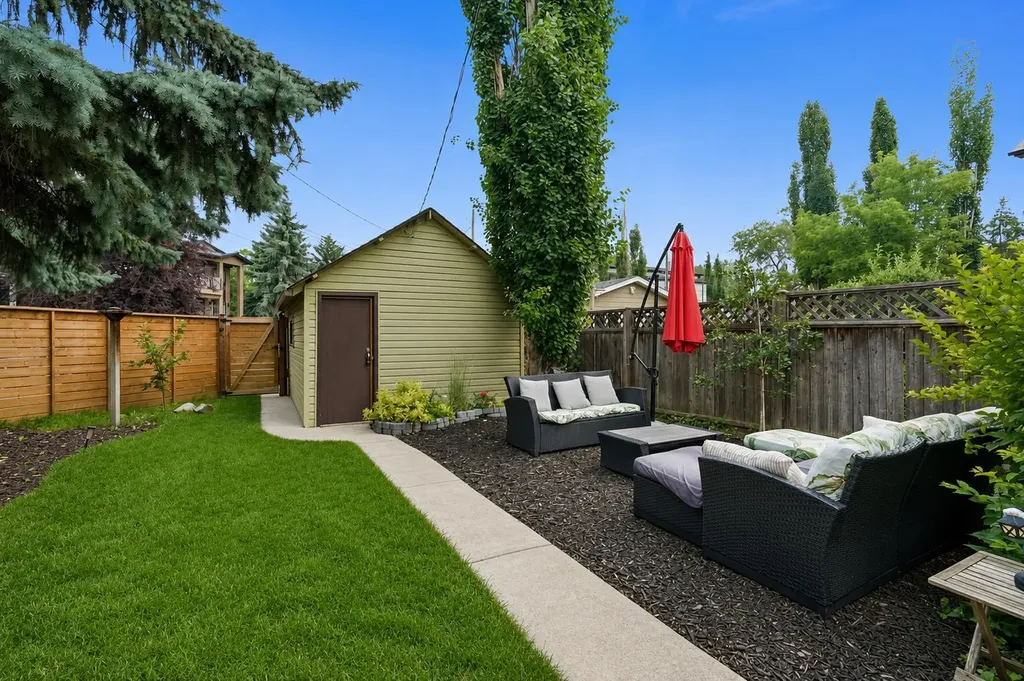 1414A 8 Avenue SE Calgary AB T2G0N3
