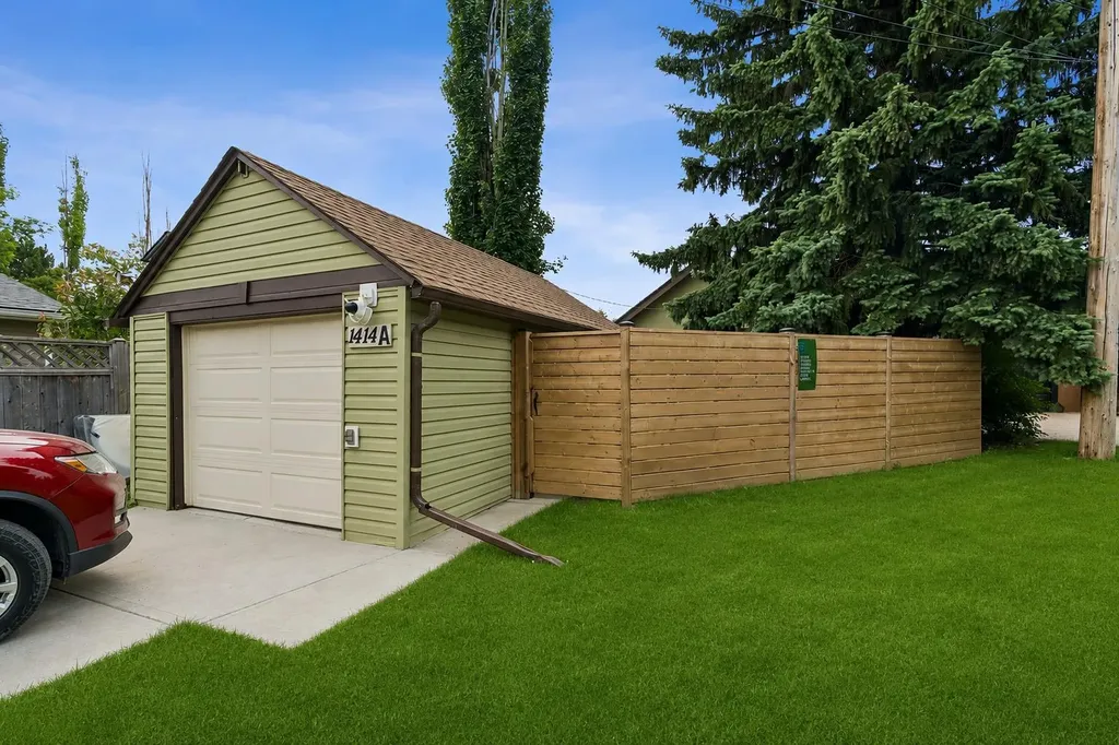 1414A 8 Avenue SE Calgary AB T2G0N3