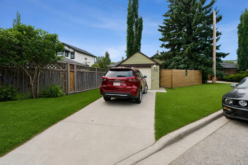 1414A 8 Avenue SE Calgary AB T2G0N3