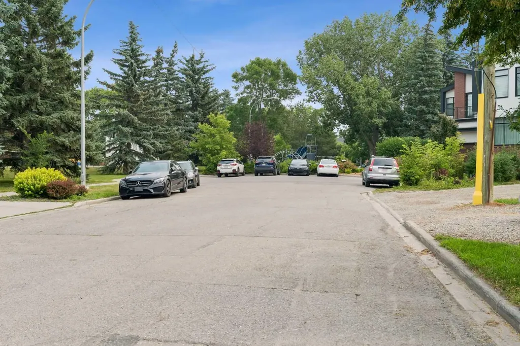 1414A 8 Avenue SE Calgary AB T2G0N3