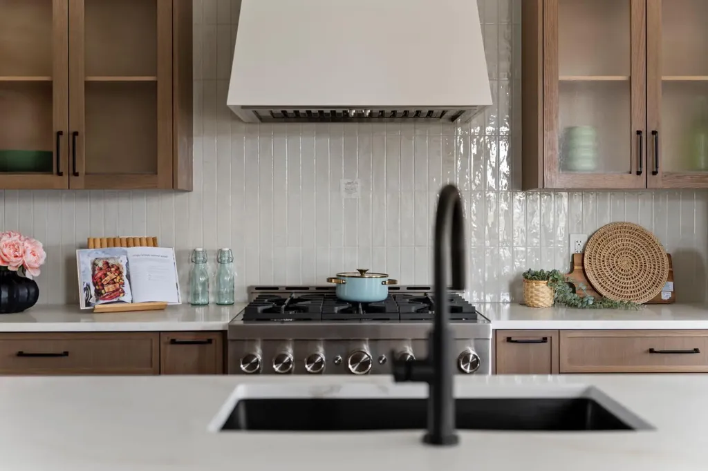 8140 47 Avenue NW Calgary AB T3B 1Z5
