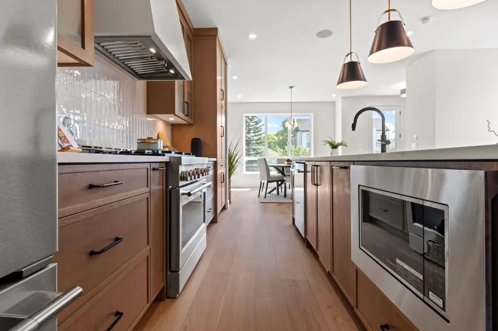 8140 47 Avenue NW Calgary AB T3B 1Z5