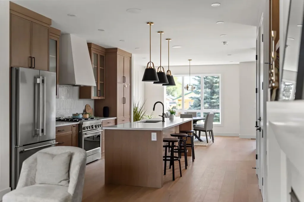 8140 47 Avenue NW Calgary AB T3B 1Z5