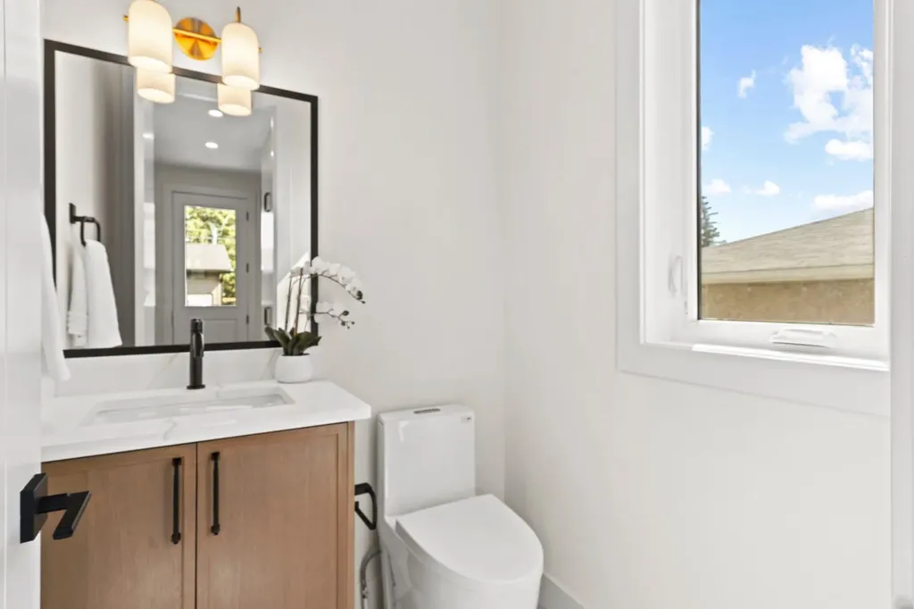 8140 47 Avenue NW Calgary AB T3B 1Z5