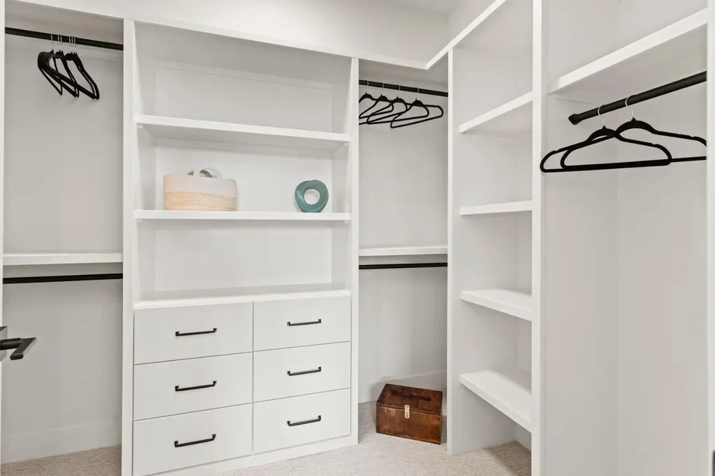 8140 47 Avenue NW Calgary AB T3B 1Z5