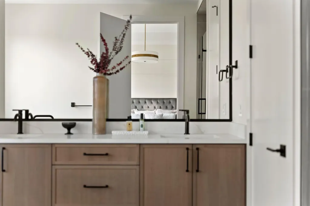 8140 47 Avenue NW Calgary AB T3B 1Z5