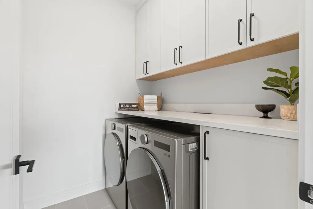 8140 47 Avenue NW Calgary AB T3B 1Z5