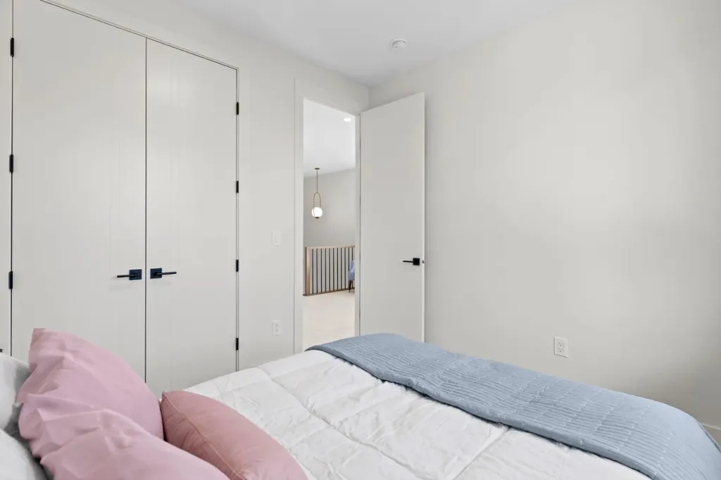 8140 47 Avenue NW Calgary AB T3B 1Z5