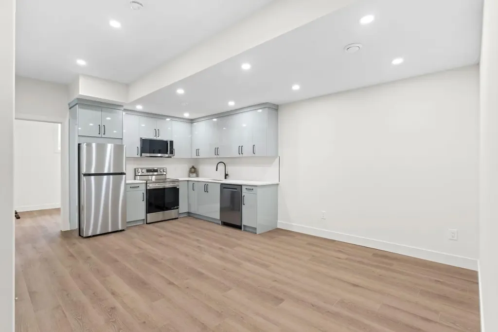 8140 47 Avenue NW Calgary AB T3B 1Z5
