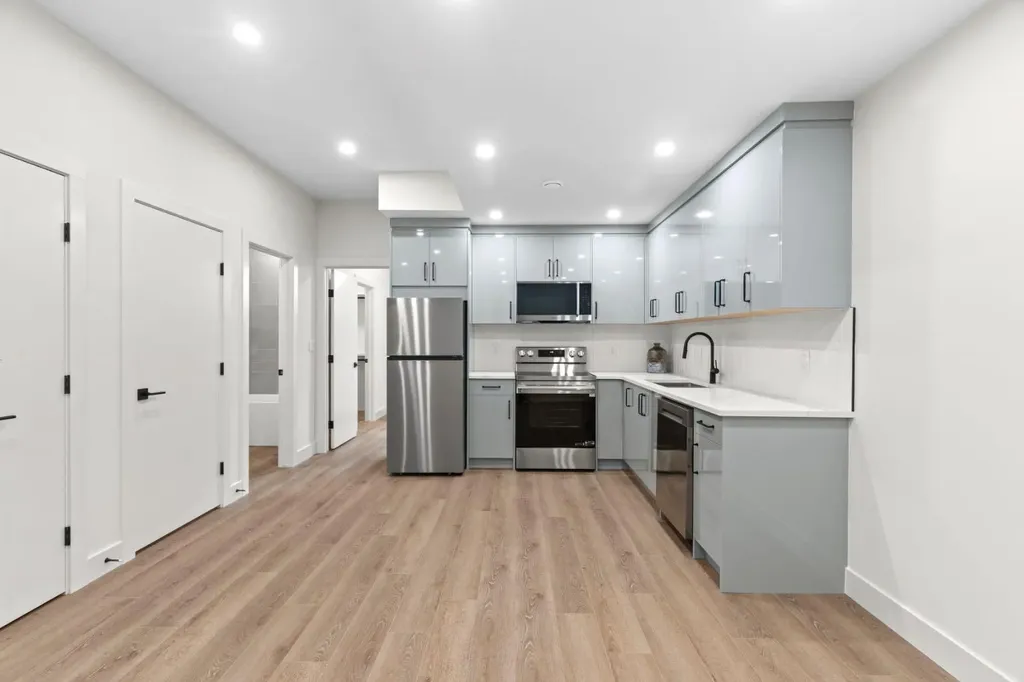 8140 47 Avenue NW Calgary AB T3B 1Z5