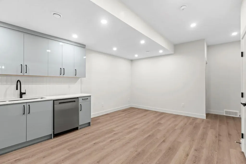 8140 47 Avenue NW Calgary AB T3B 1Z5