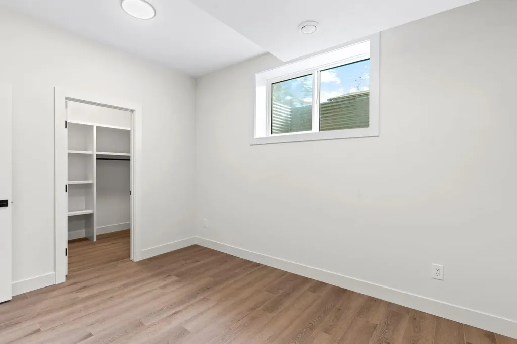 8140 47 Avenue NW Calgary AB T3B 1Z5