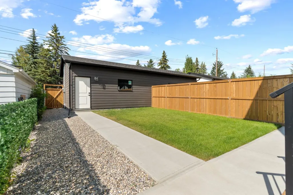 8140 47 Avenue NW Calgary AB T3B 1Z5
