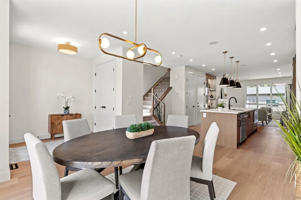 8140 47 Avenue NW Calgary AB T3B 1Z5