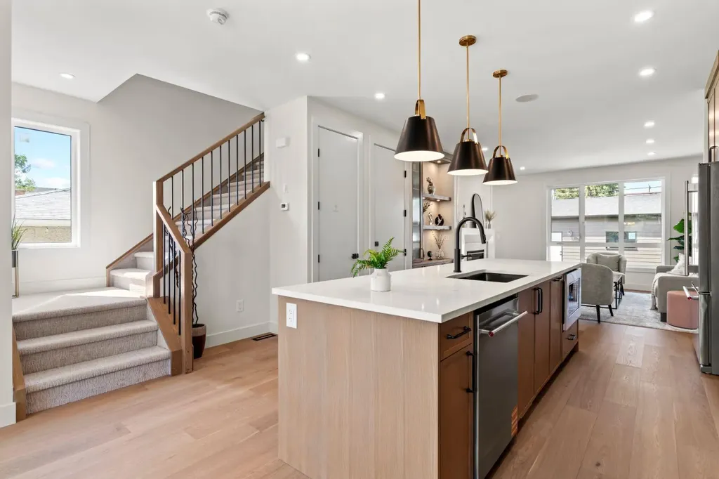 8140 47 Avenue NW Calgary AB T3B 1Z5