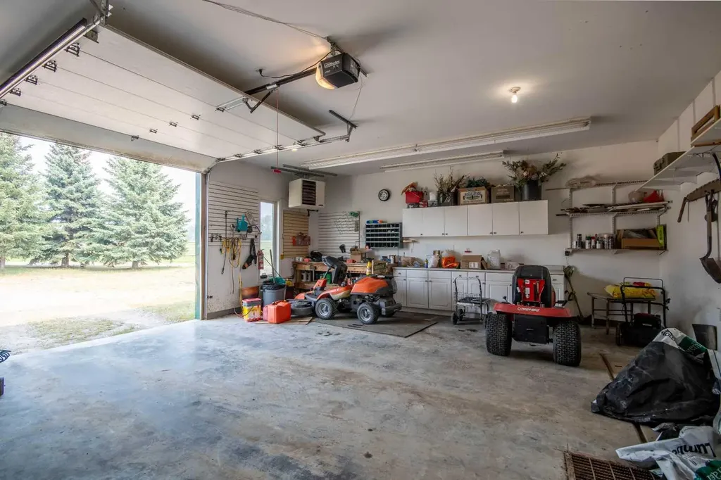 4351 Township Road 332 Rural Mountain View County AB T0M 1X0