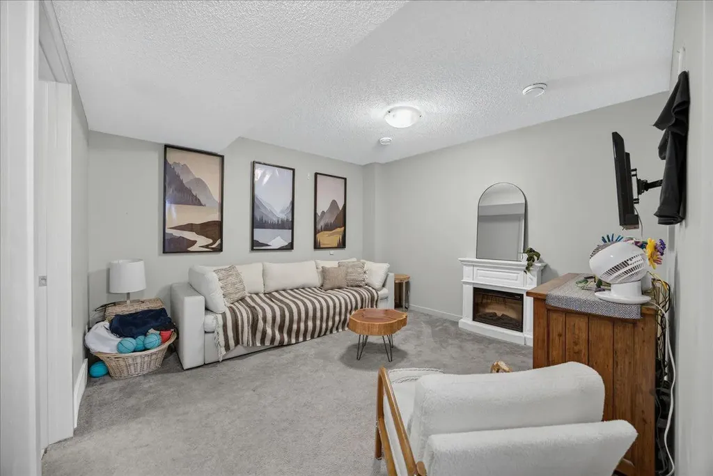 146 Sunset Road Cochrane AB T4C 0Z9