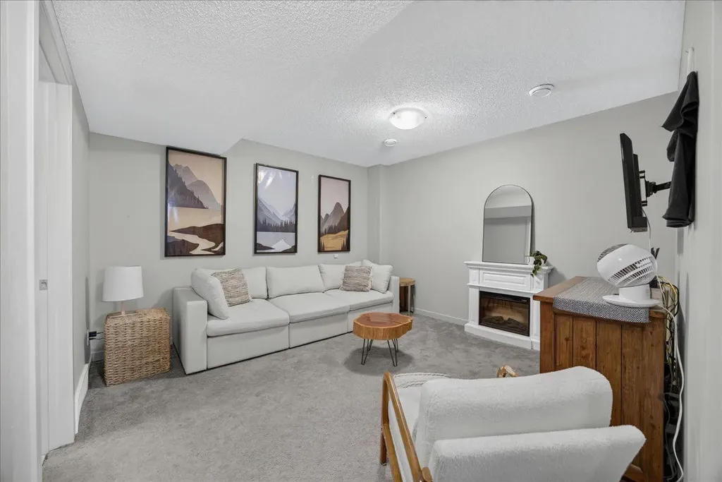146 Sunset Road Cochrane AB T4C 0Z9