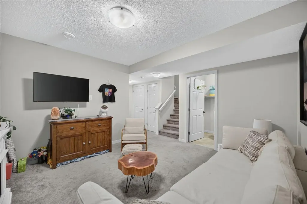 146 Sunset Road Cochrane AB T4C 0Z9