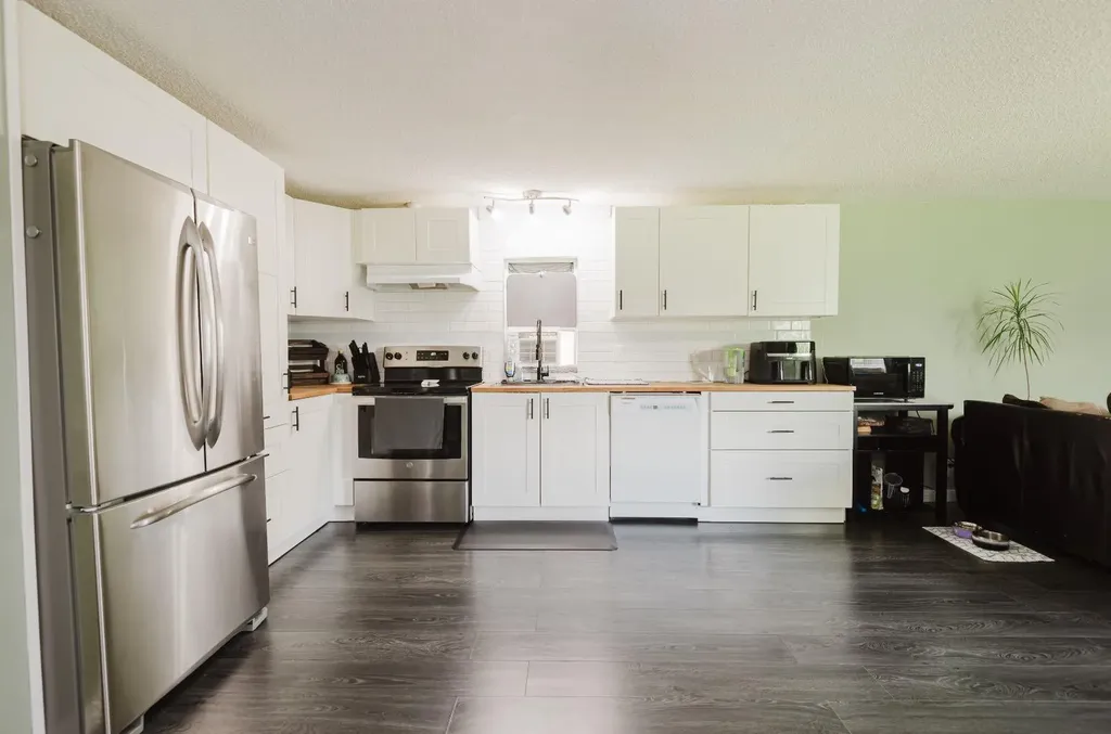 9709 107 Avenue Clairmont AB T8X5E5