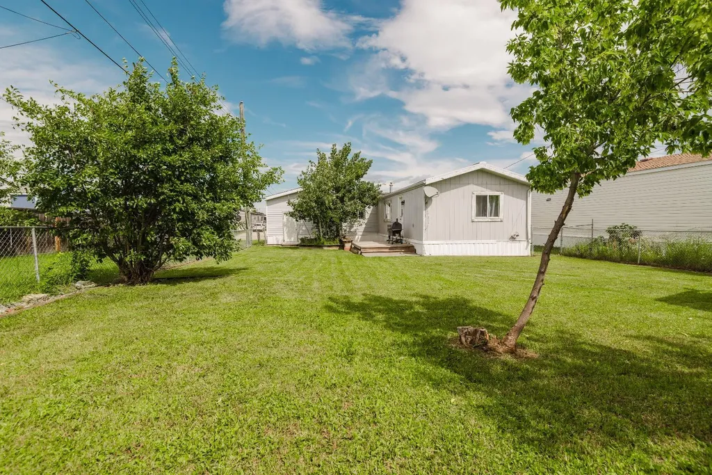 9709 107 Avenue Clairmont AB T8X5E5