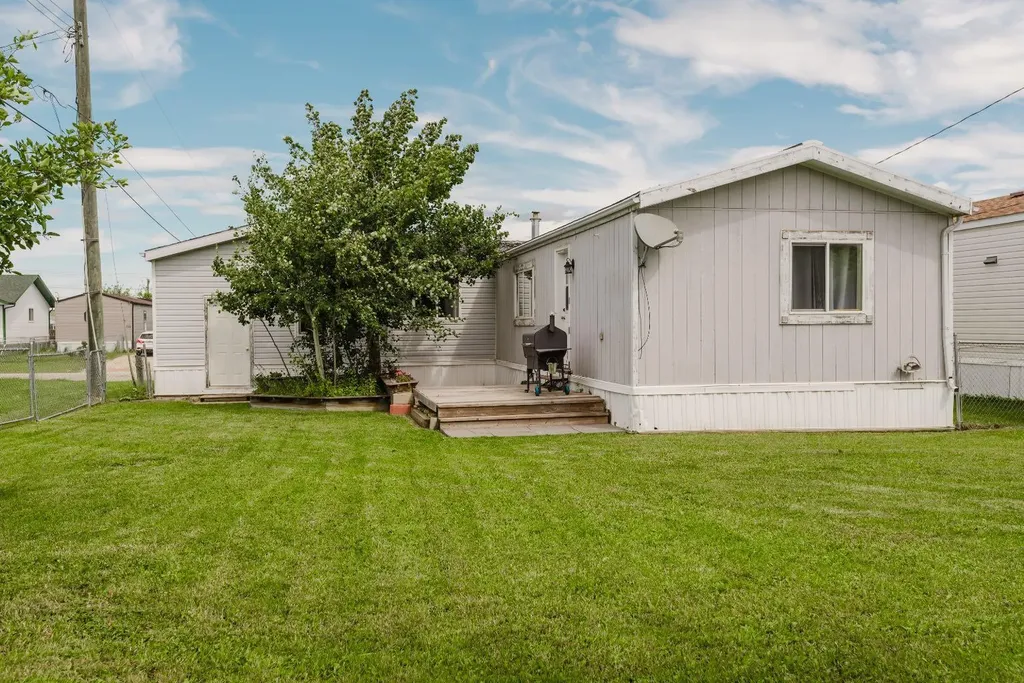 9709 107 Avenue Clairmont AB T8X5E5