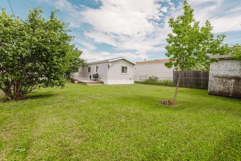 9709 107 Avenue Clairmont AB T8X5E5