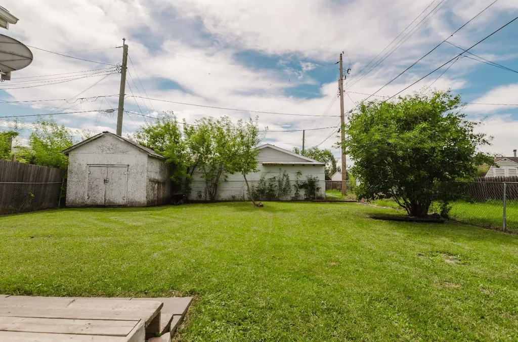 9709 107 Avenue Clairmont AB T8X5E5