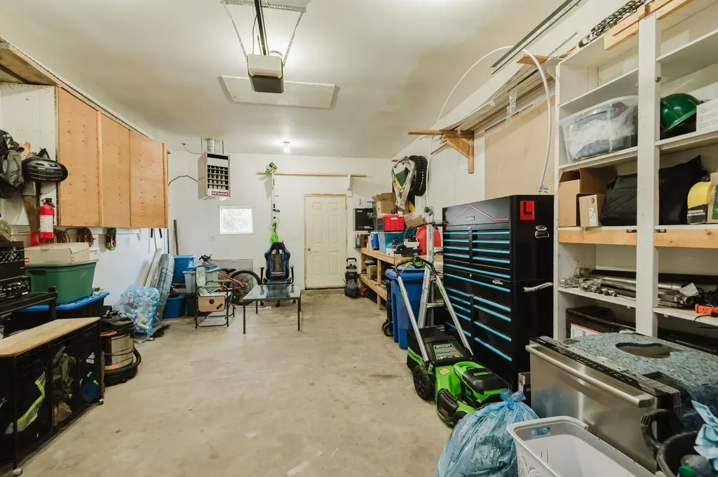 9709 107 Avenue Clairmont AB T8X5E5