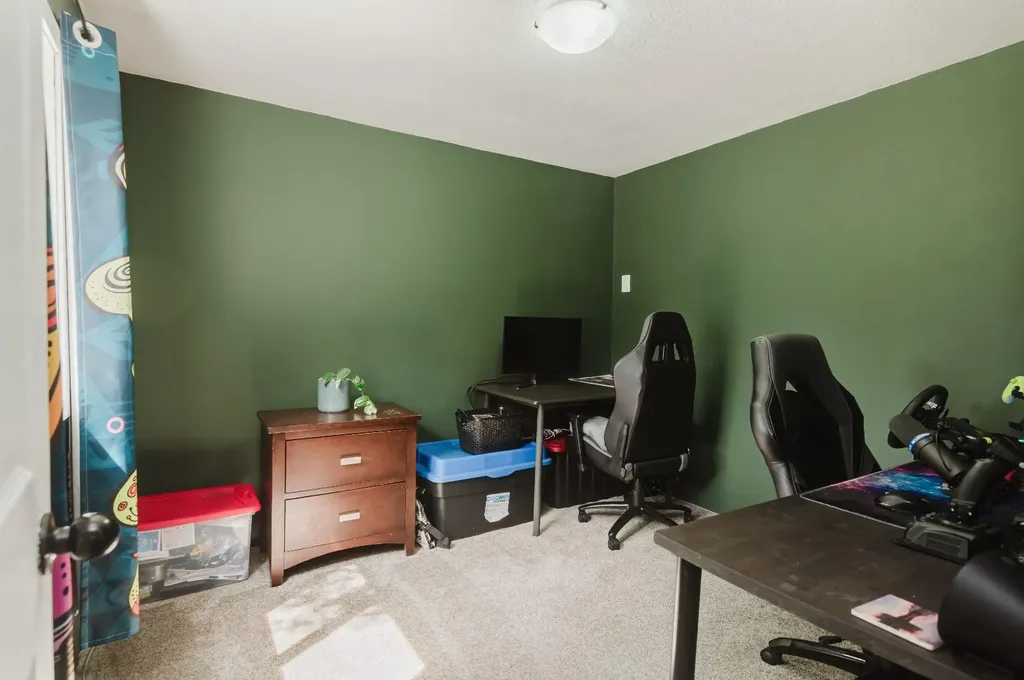 9709 107 Avenue Clairmont AB T8X5E5