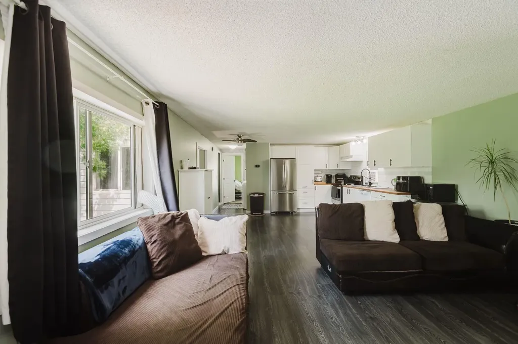 9709 107 Clairmont AB T8X5E5