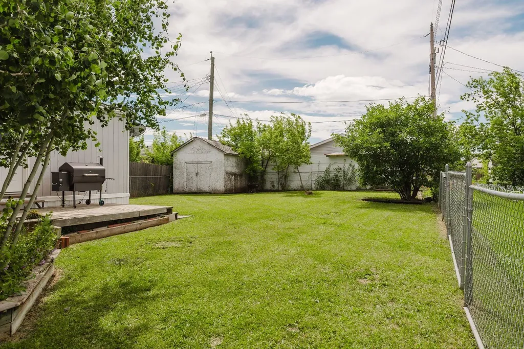 9709 107 Clairmont AB T8X5E5